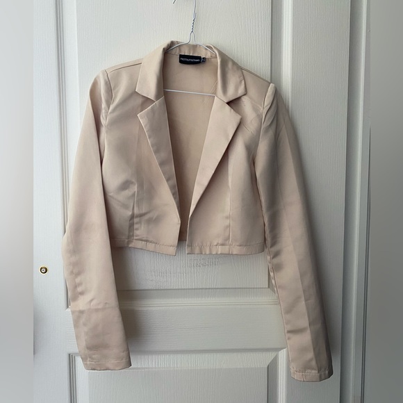 PRETTY LITTLE THING CROPPED BLAZER - Picture 2 of 3